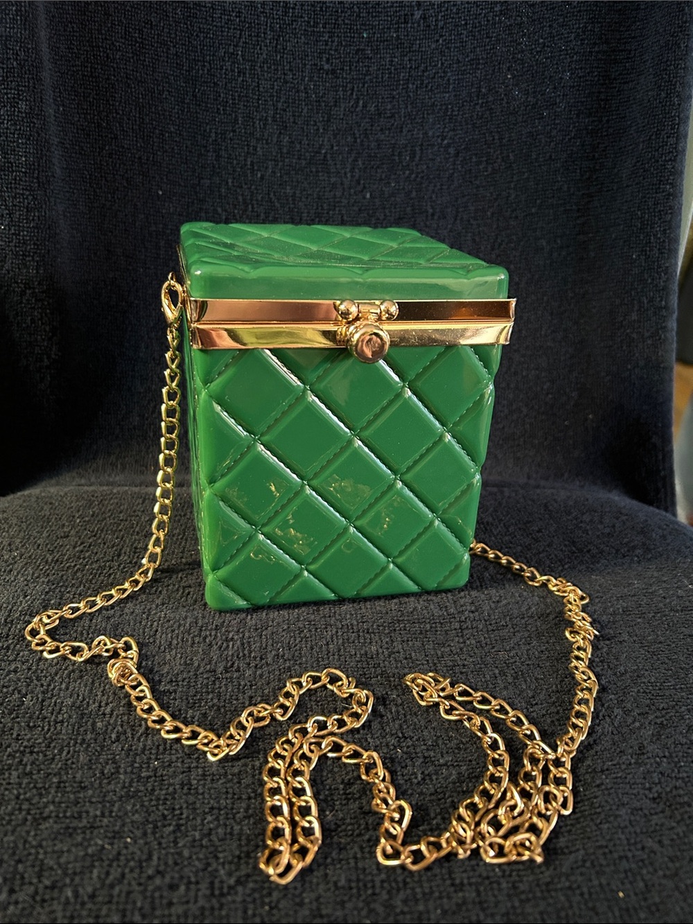Green Diamond Quilted Crossbody Box Bag with Gold Tone Clasp and Chain Strap